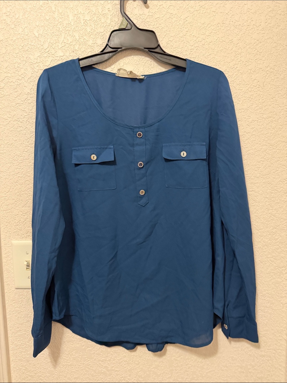 Women’s Scoop-Neck Long Sleeve Blouse in Blue